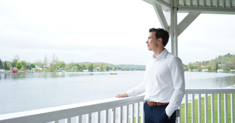 Toronto StarThey bought cottages during the pandemic real estate rush. Now they’re losing up to 5,000 when they sellOntario recreational properties are sitting with no offers, as experts say the market is stagnant and oversupplied..3 days ago
